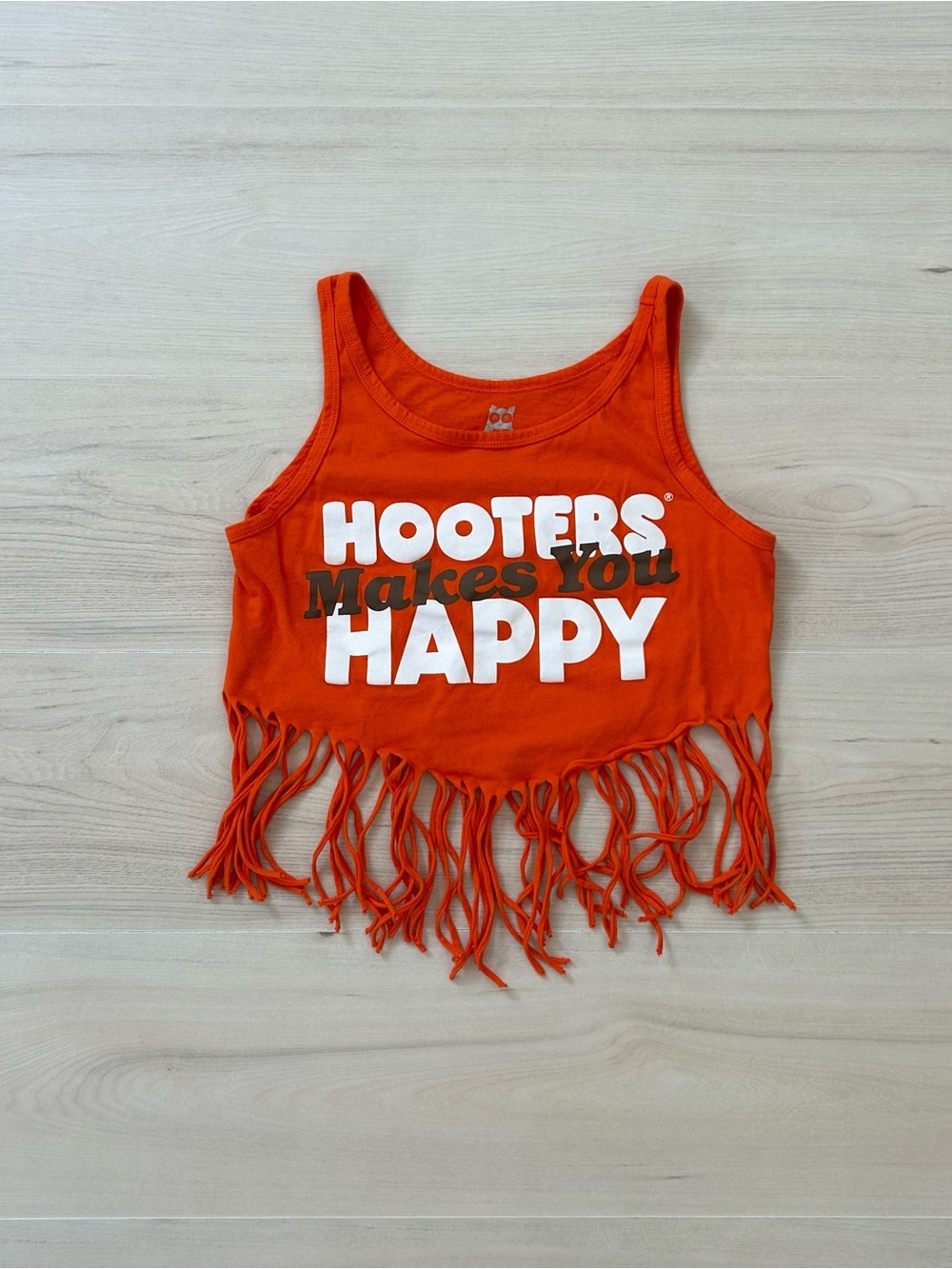 “hooters makes you happy” fringe cropped tank top